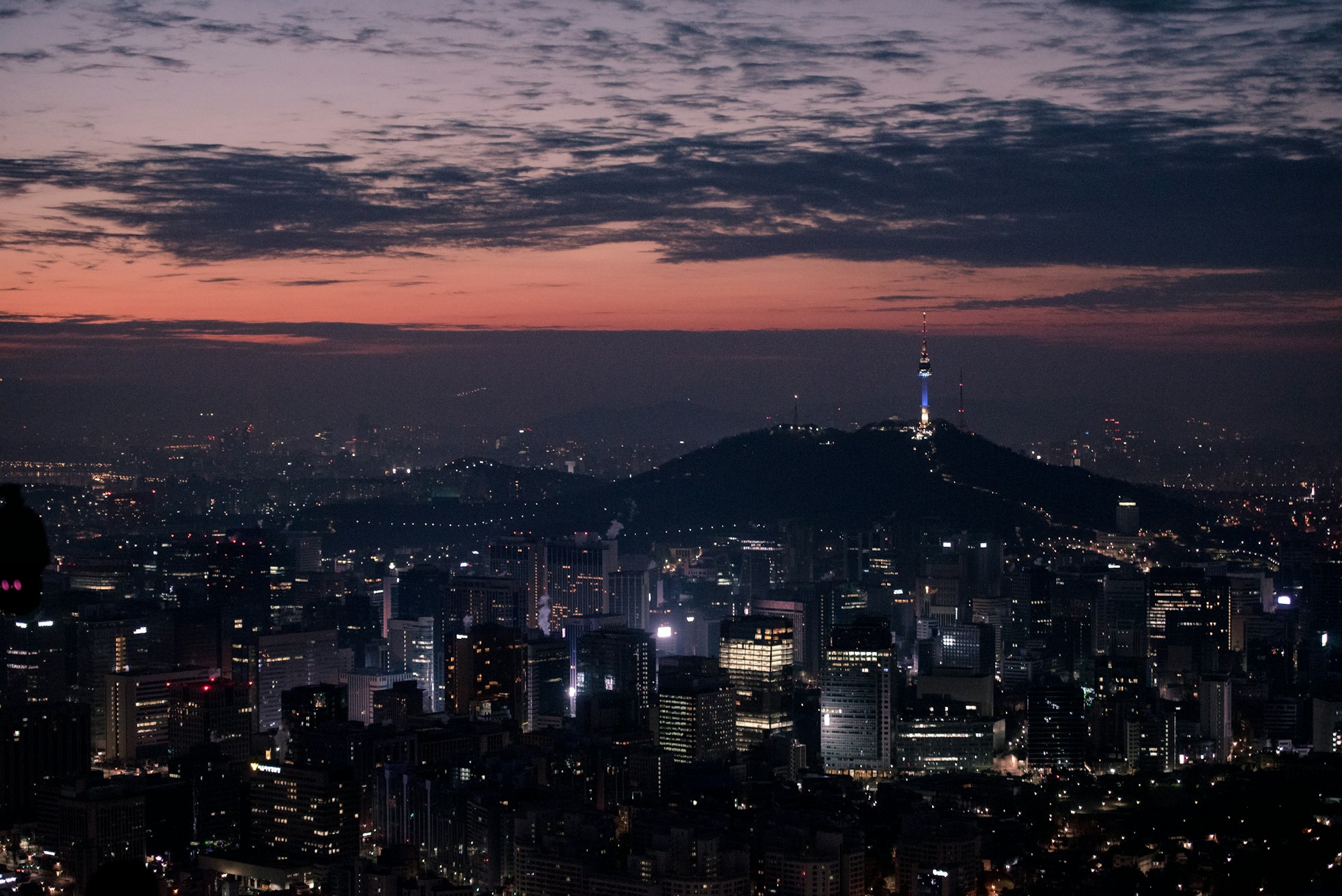 Seoul skyline and Namsan Tower at dusk